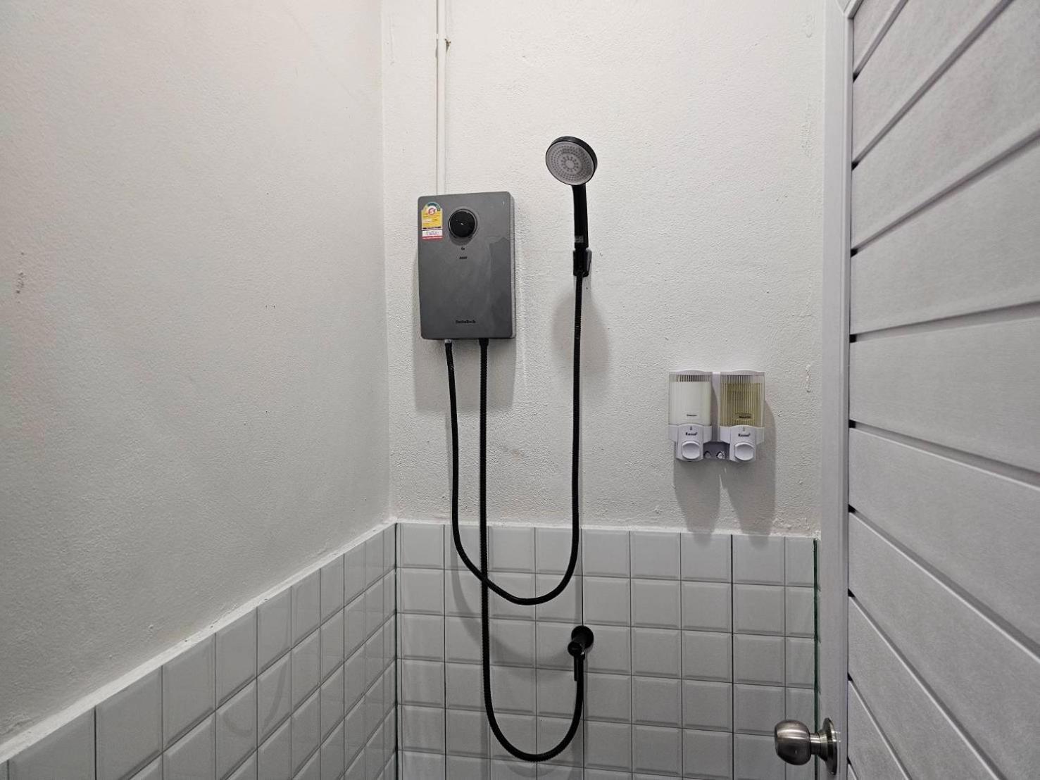 טונגסלה Hao Norn Hostel מראה חיצוני תמונה