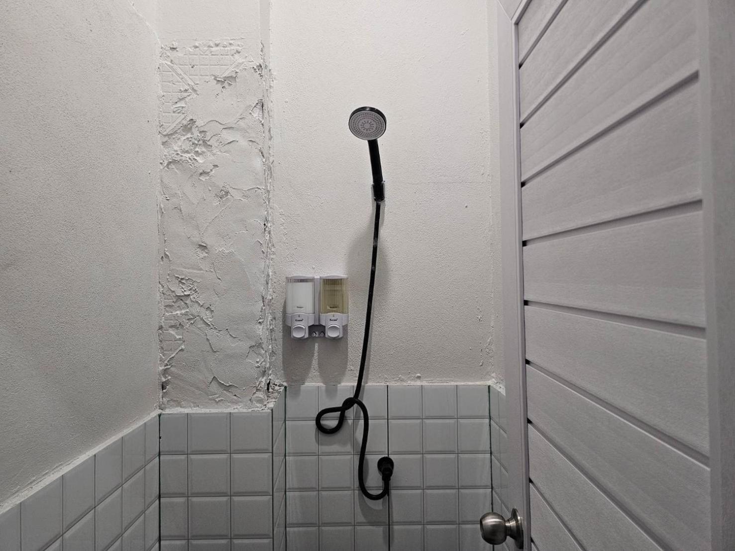 טונגסלה Hao Norn Hostel מראה חיצוני תמונה