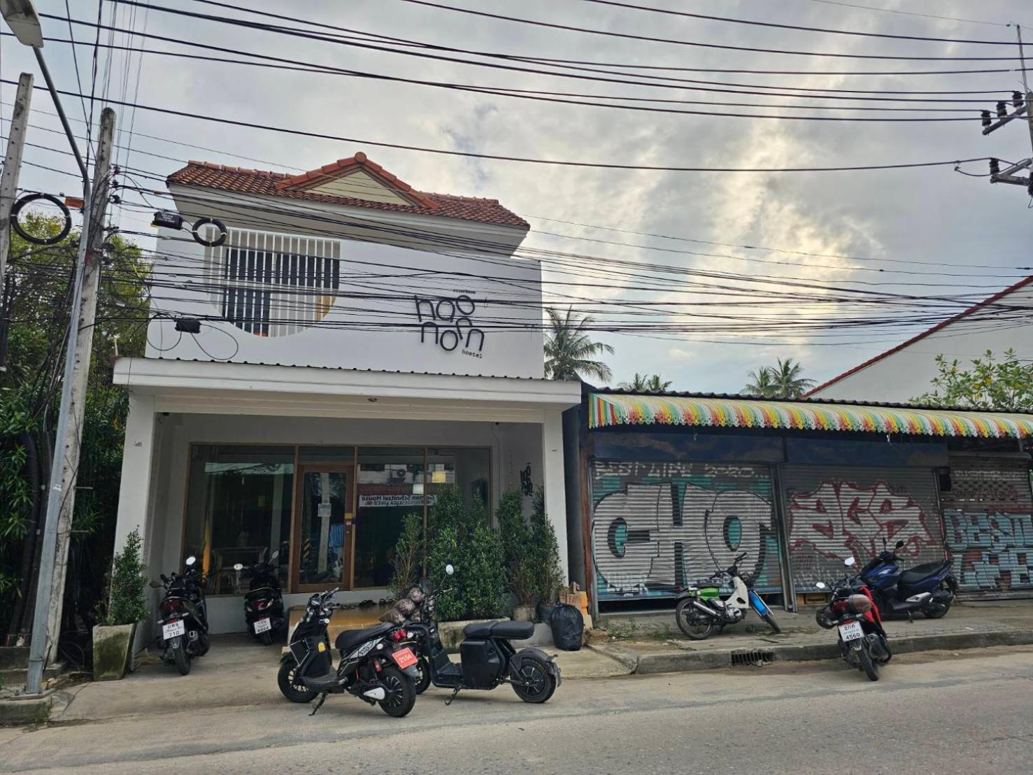 טונגסלה Hao Norn Hostel מראה חיצוני תמונה