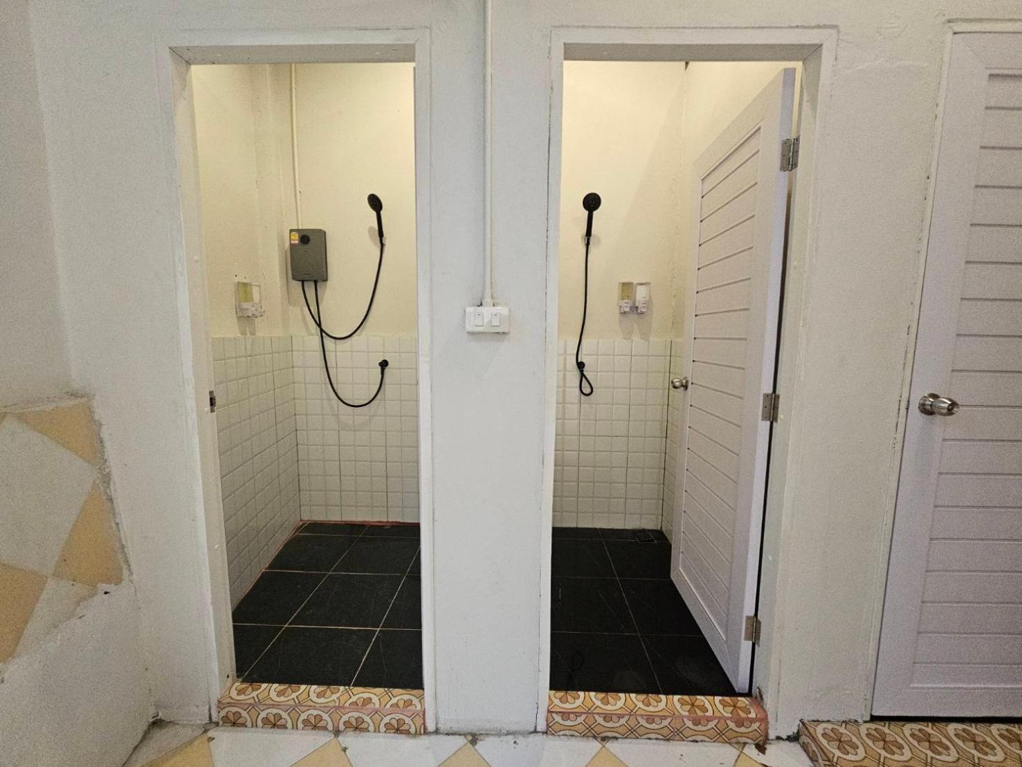טונגסלה Hao Norn Hostel מראה חיצוני תמונה